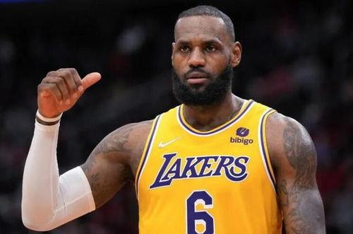 詹姆斯全明星眼神照片,聚焦赛场，无畏挑战