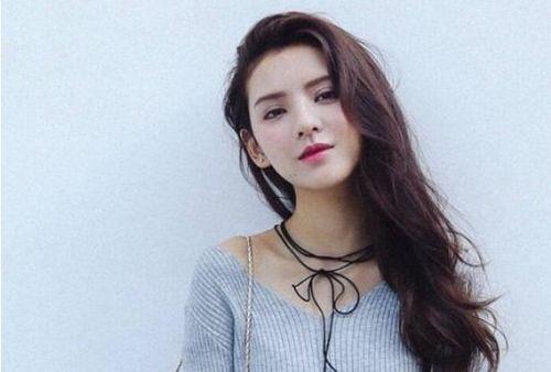 右手红圈女网红,揭秘网络红人的崛起之路”