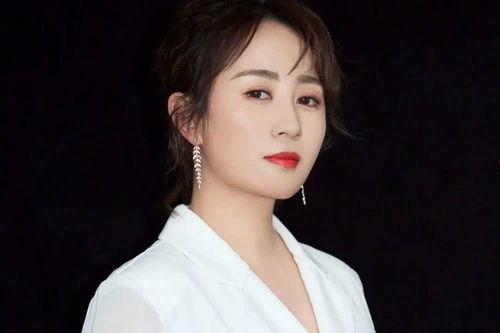 马丽吃瓜小表妹