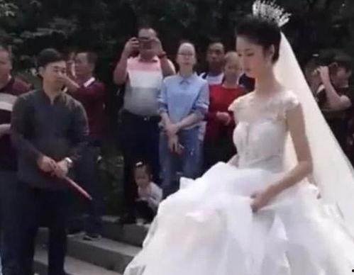 新娘带头吃瓜视频大全,揭秘婚礼现场趣味瞬间