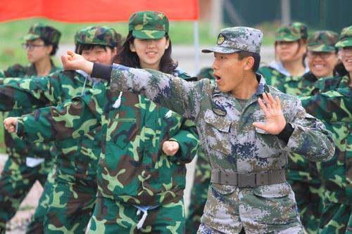 广西大学教官吃瓜,广西大学校园内幕曝光